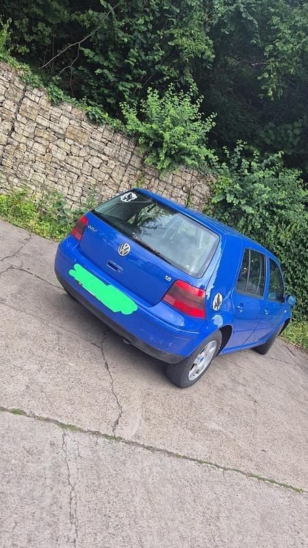 Blau Gebraucht 1998 VW Golf IV Kleinwagen | 1.700 € - Bild 1/4