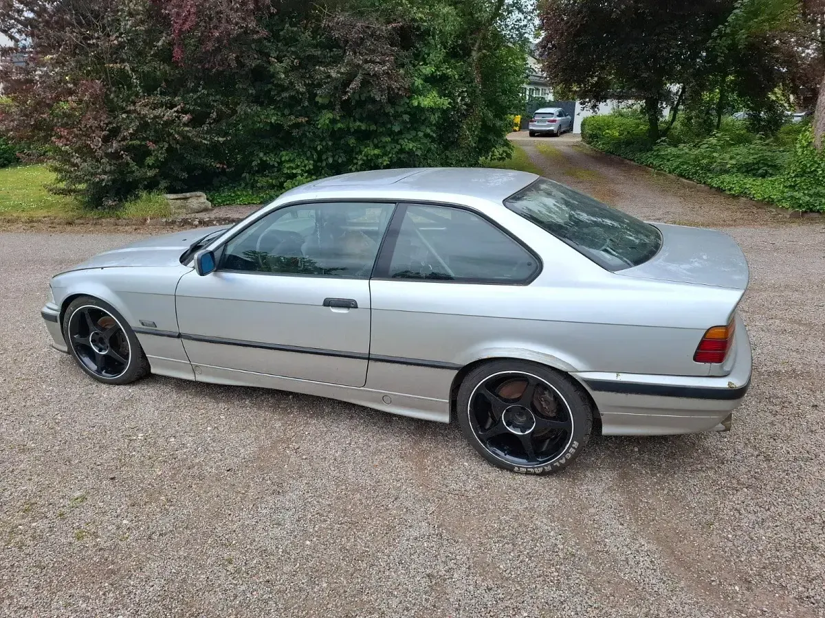 Gebraucht BMW 318 Basis 140 PS (102 kW) 1991 Coupé