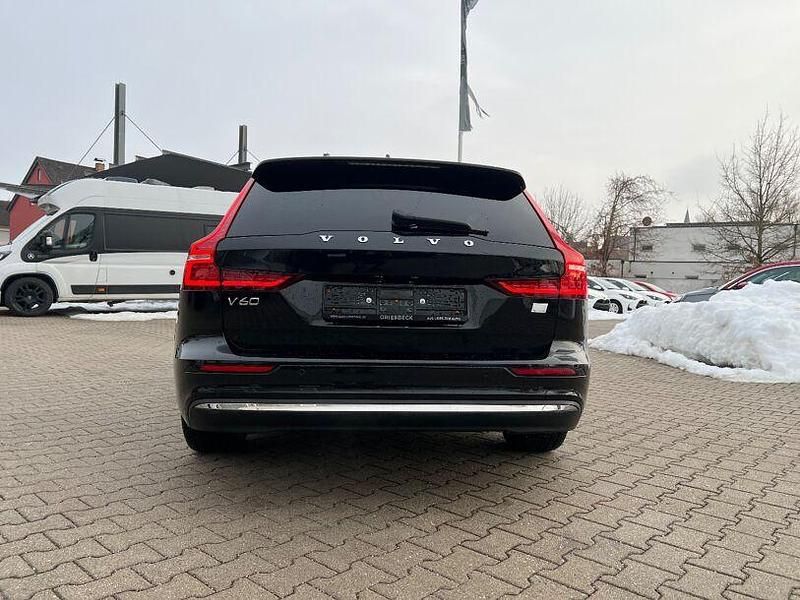 Gebraucht Volvo V60 Plus 455 PS (334 kW) 2022 Onyx black / metallic Kombi