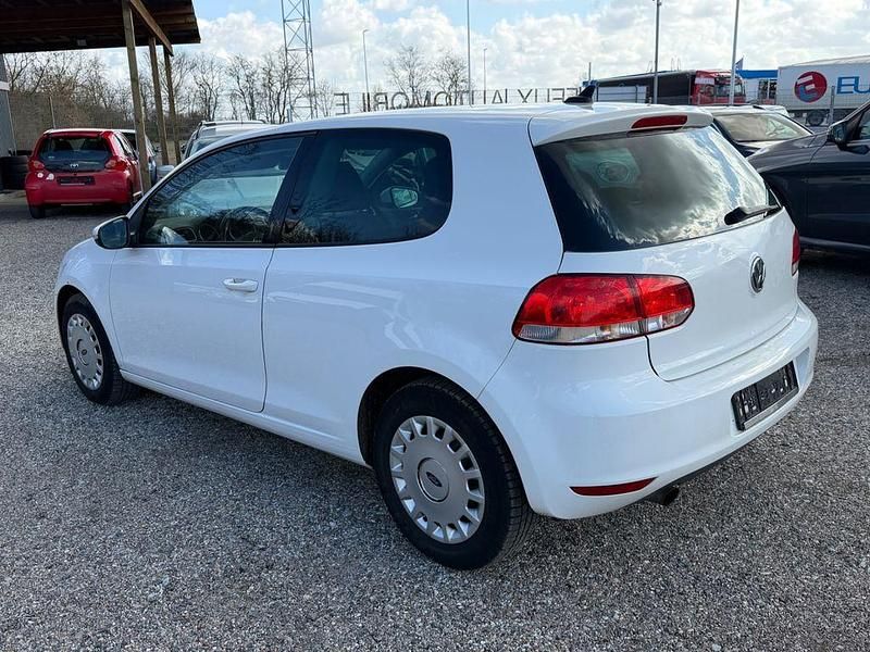 Gebraucht VW Golf VII 105 PS (77 kW) 2012 Weiß Limousine