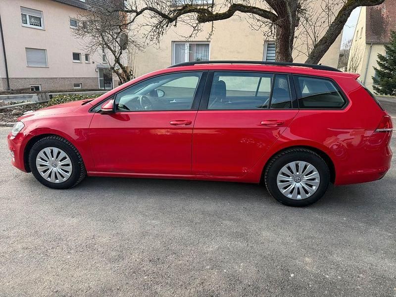 Gebraucht VW Golf VII Trendline 105 PS (77 kW) 2014 Rot Kombi
