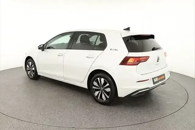 Second-hand VW Golf VIII Goal 150 CP (110 kW) 2025 Alb Berlinǎ