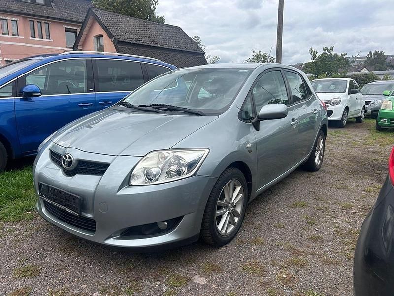 Silber Gebraucht 2010 Toyota Auris Life Limousine | 2.999 € (Superpreis) - Bild 1/4