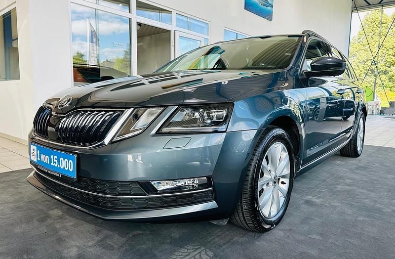 Grau Gebraucht 2020 Skoda Octavia Style Kombi | 23.580 € (Guter Preis) - Bild 1/4
