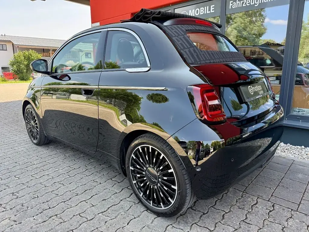 Gebraucht Fiat 500e La Prima 86 kW (118 PS) 2023 Onyx schwarz Kleinwagen