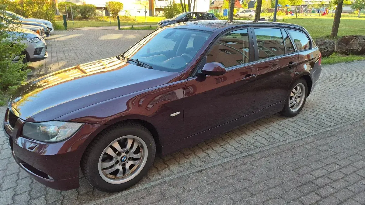 Gebraucht BMW 320 177 PS (130 kW) 2008 Rot Kombi