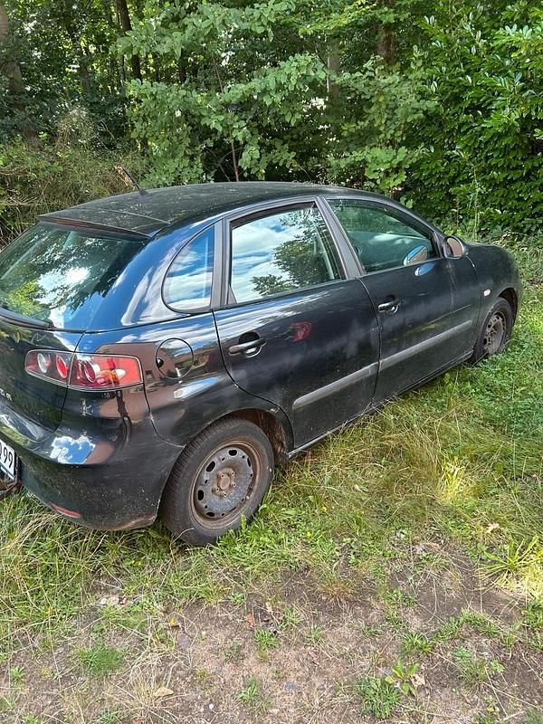 Schwarz Gebraucht 2008 Seat Ibiza Kleinwagen | 250 € - Bild 1/4