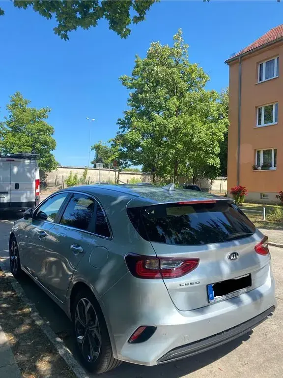 Gebraucht Kia Ceed Spirit 140 PS (102 kW) 2018 Silber Kleinwagen
