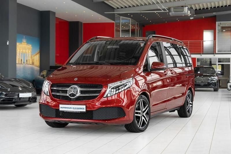 Lackfarbe hyazinthrot metallic Gebraucht 2021 Mercedes V250 Sport Van / Kleinbus | 45.980 € (Superpreis) - Bild 1/4