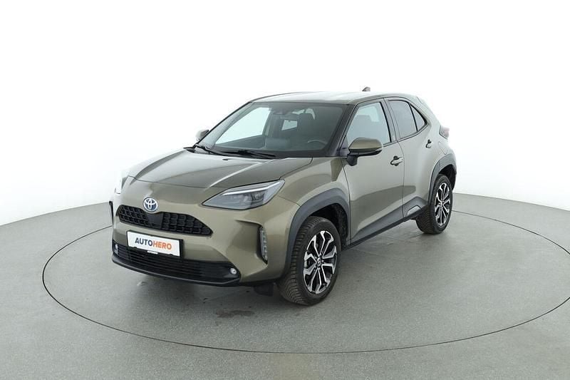 Grün Gebraucht 2021 Toyota Yaris Cross Team SUV | 23.200 € (Guter Preis) - Bild 1/3