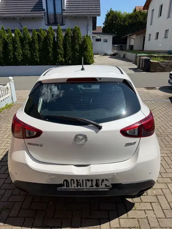 Gebraucht Mazda 2 Exclusive-Line 90 PS (66 kW) 2016 Weiß Limousine