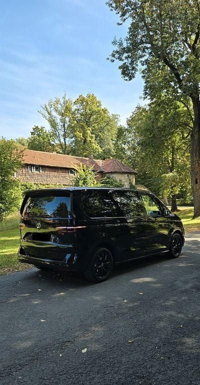 Gebraucht VW Multivan 150 PS (110 kW) 2025 Schwarz Van