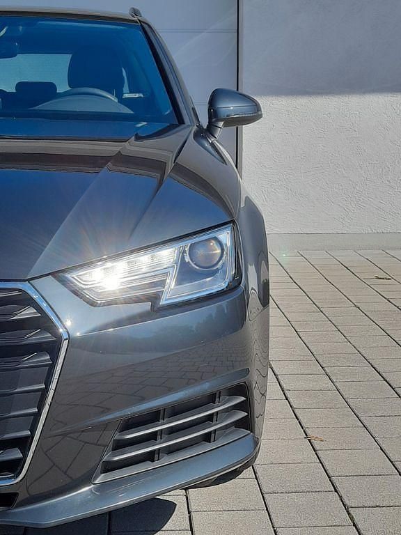 Manhattangrau Gebraucht 2019 Audi A4 Basis Kombi | 19.999 € (Guter Preis) - Bild 1/4