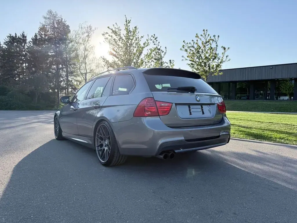 Gebraucht BMW 325 Performance 197 PS (144 kW) 2010 Grau Kombi