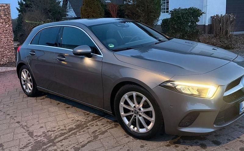 Gebraucht Mercedes A200 150 PS (110 kW) 2019 Grau Limousine