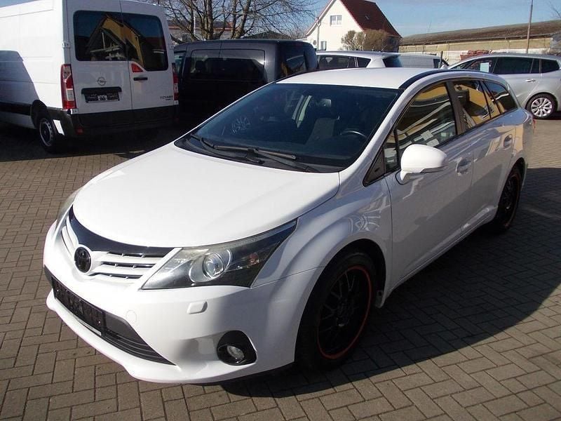 Gebraucht Toyota Avensis Edition 124 PS (91 kW) 2014 Weiß Kombi