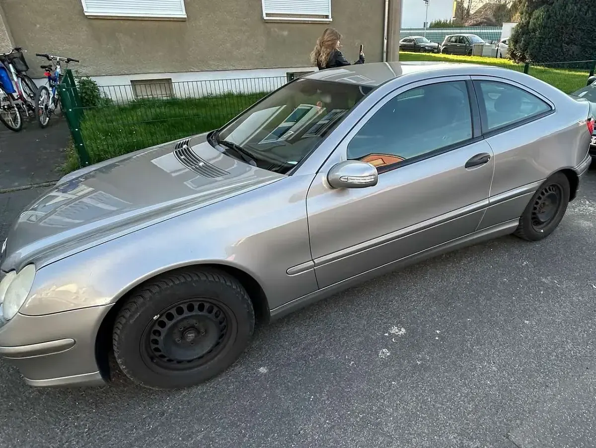 Gebraucht Mercedes C180 143 PS (105 kW) 2003 Grau Coupé