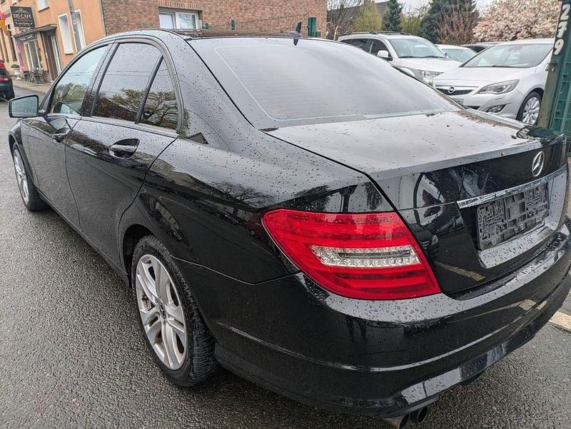 Gebraucht Mercedes C180 156 PS (114 kW) 2011 Schwarz Limousine