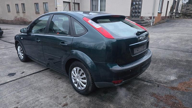 Gebraucht Ford Focus 100 PS (73 kW) 2007 Grün Kleinwagen