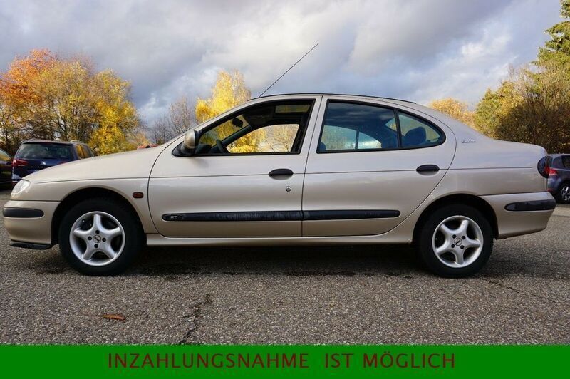 Gold metallic Gebraucht 1997 Renault Mégane Limousine | 1.998 € - Bild 1/4