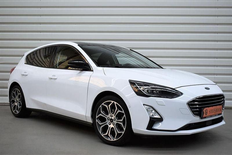 Weiß Gebraucht 2019 Ford Focus Titanium Limousine | 14.990 € (Fairer Preis) - Bild 1/4