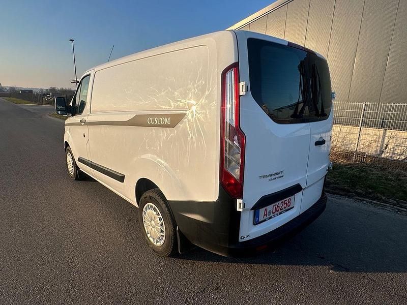 Gebraucht Ford Transit Custom 105 PS (77 kW) 2018 Weiß Van / Kleinbus
