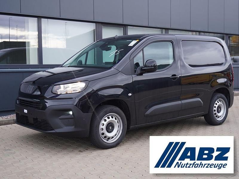 Neu Fiat Doblò 131 PS (96 kW) 2026 Schwarz Van / Kleinbus