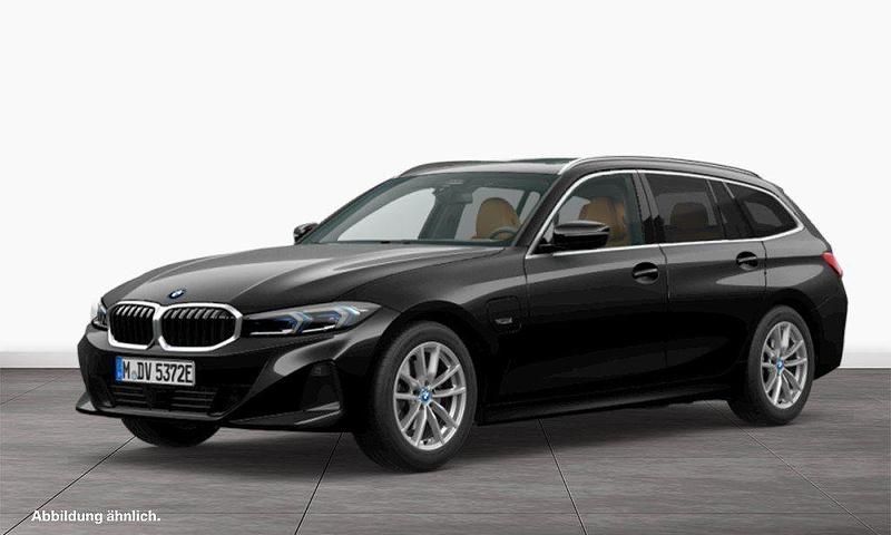 Schwarz Gebraucht 2022 BMW 330e Sport Line Kombi | 34.910 € (Teuer) - Bild 1/3