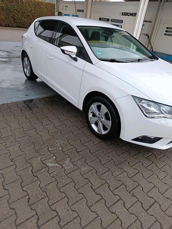 Gebraucht Seat Leon 105 PS (77 kW) 2015 Weiß Kleinwagen