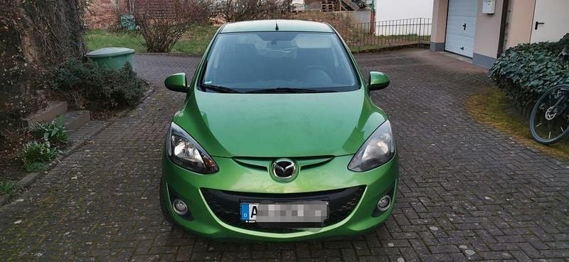 Gebraucht Mazda 2 Center-Line 84 PS (61 kW) 2012 Grün Kleinwagen