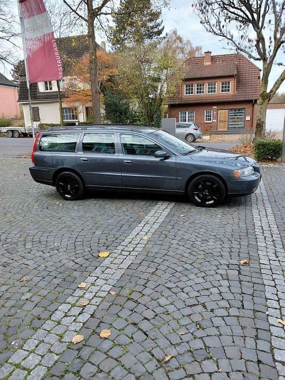 Grau Gebraucht 2005 Volvo V70 Kombi | 3.600 € (Fairer Preis) - Bild 1/4