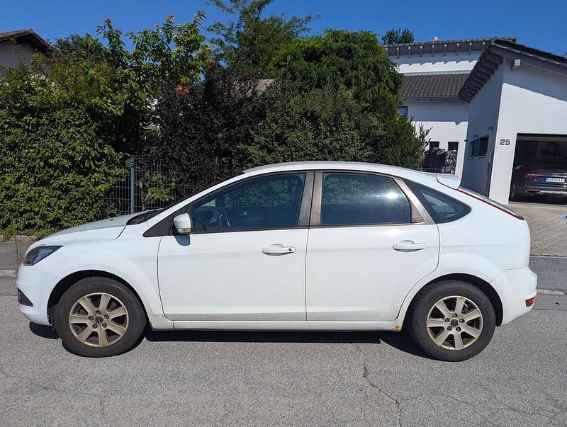 Weiß Gebraucht 2008 Ford Focus Kleinwagen | 1.000 € (Superpreis) - Bild 1/4
