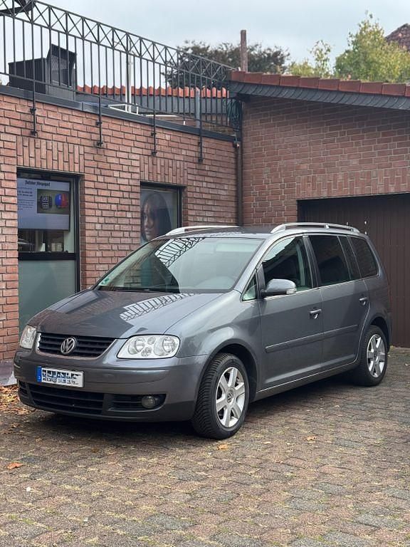 Grau Gebraucht 2003 VW Touran Van / Kleinbus | 3.790 € (Teuer) - Bild 1/4
