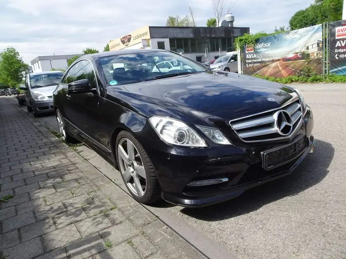 Gebraucht Mercedes E250 204 PS (150 kW) 2013 Obsidianschwarz  metalliclack Coupé