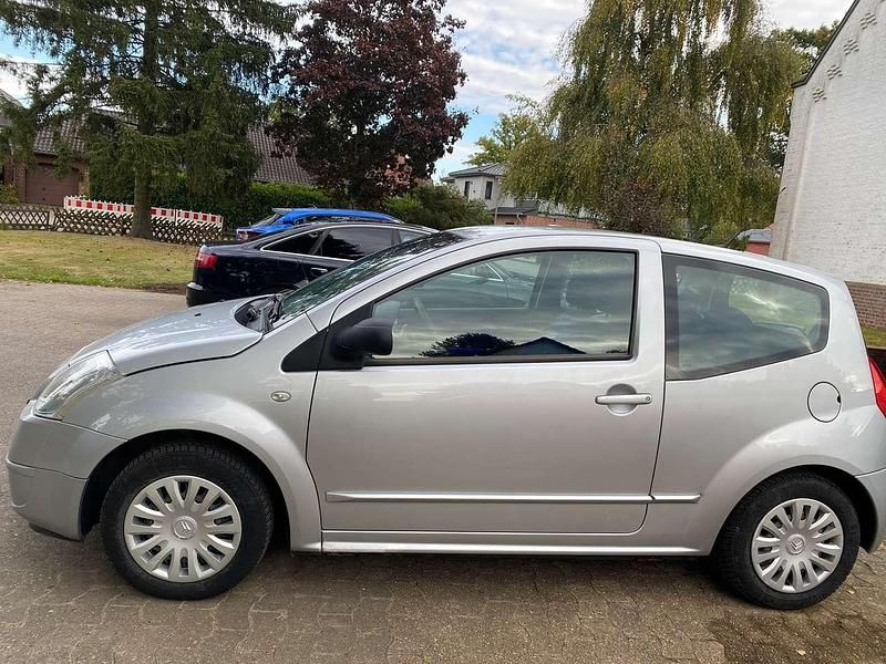 Gebraucht Citroën C2 Comfort 73 PS (53 kW) 2008 Grau Kleinwagen