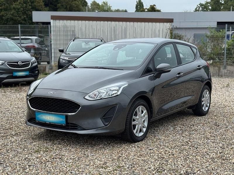 Grau Gebraucht 2017 Ford Fiesta Trend Kleinwagen | 8.590 € (Fairer Preis) - Bild 1/4