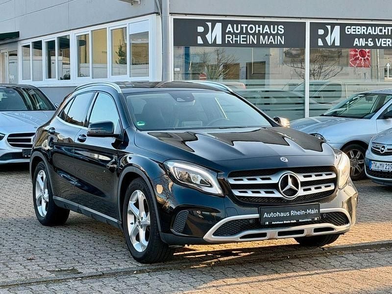 Gebraucht Mercedes GLA180 122 PS (89 kW) 2019 Nachtschwarz SUV