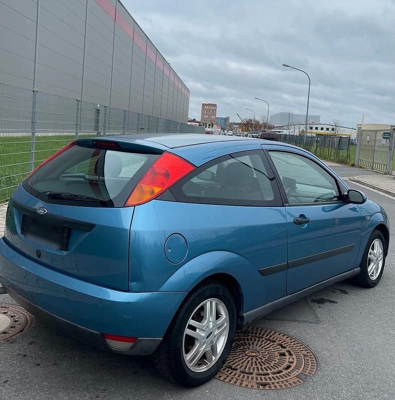 Blau Gebraucht 2001 Ford Focus Limousine | 699 € (Guter Preis) - Bild 1/4