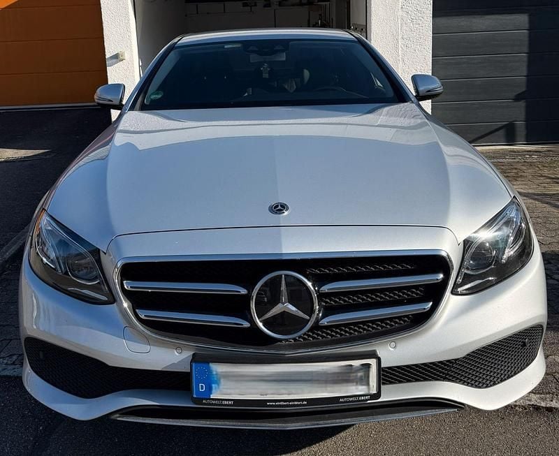 Gebraucht Mercedes E220 Night 194 PS (142 kW) 2019 Silber Limousine