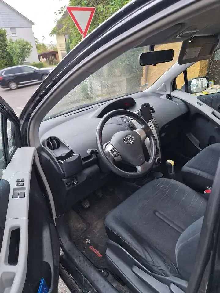Gebraucht Toyota Yaris 87 PS (63 kW) 2005 Schwarz Limousine