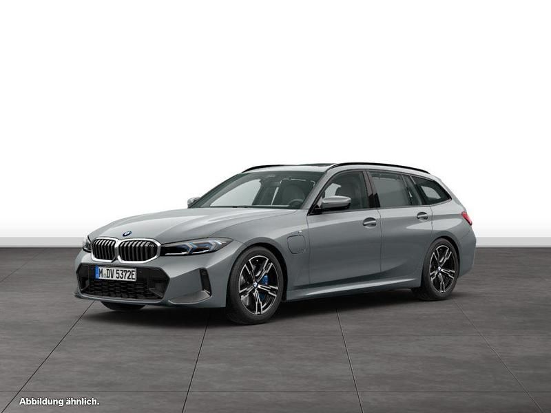 Skyscraper grau metallic Gebraucht 2025 BMW 330e Comfort Edition Kombi | 58.534 € (Etwas zu teuer) - Bild 1/3