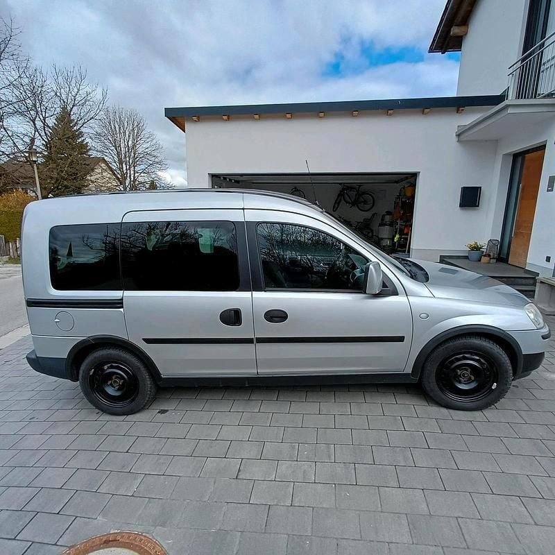 Gebraucht Opel Combo 90 PS (66 kW) 2008 Silber Van / Kleinbus