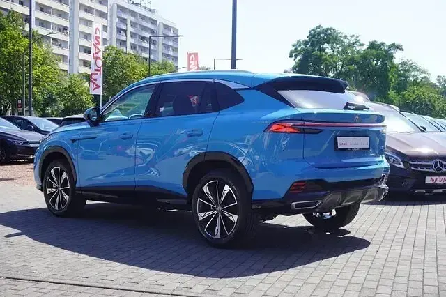 Neu MG HS Luxury 170 PS (125 kW) 2025 Blau SUV