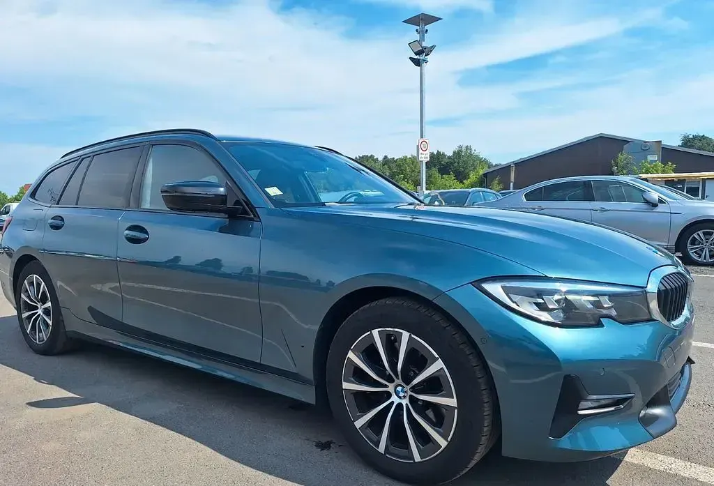 Gebraucht BMW 320e Advantage 204 PS (150 kW) 2021 Schwarz Kombi