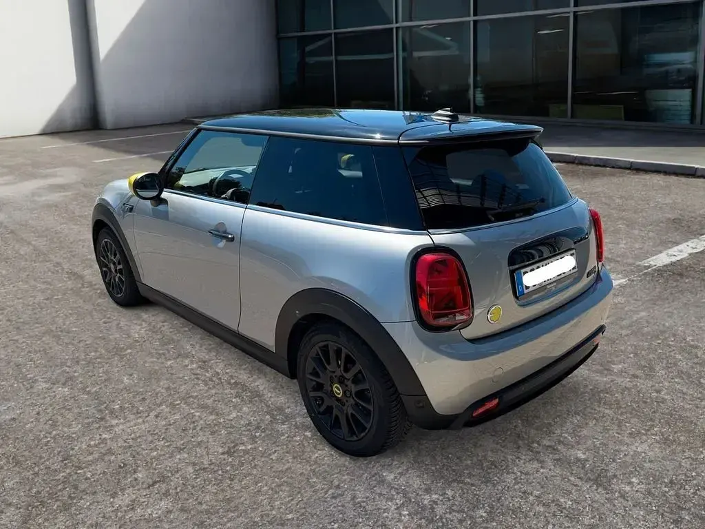 Gebraucht Mini Cooper SE Classic 135 kW (184 PS) 2023 Silber Kleinwagen