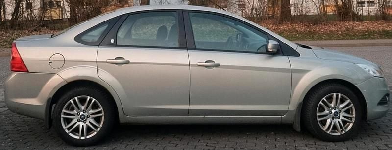 Gebraucht Ford Focus 145 PS (106 kW) 2010 Grau Limousine