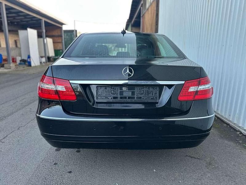 Gebraucht Mercedes E220 170 PS (125 kW) 2011 Obsidianschwarz Limousine