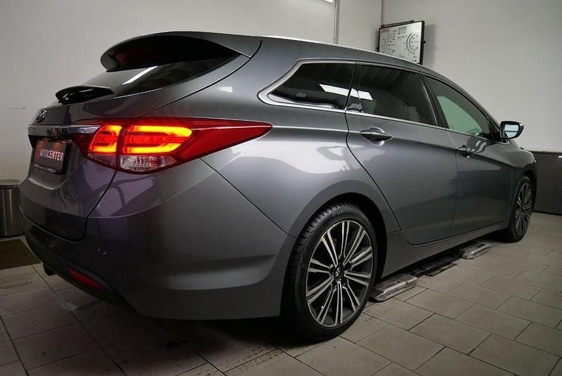 Gebraucht Hyundai i40 Premium 141 PS (103 kW) 2016 Silber Kombi