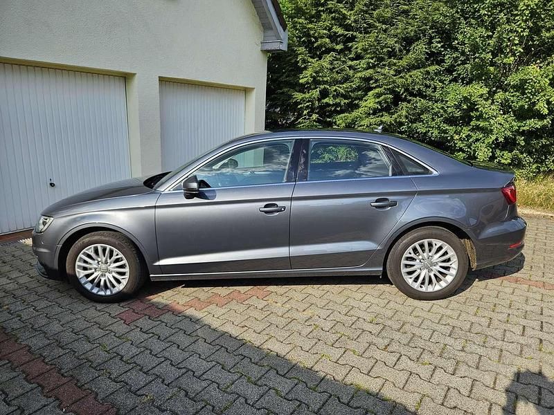 Gebraucht Audi A3 Ambiente 150 PS (110 kW) 2016 Grau Limousine
