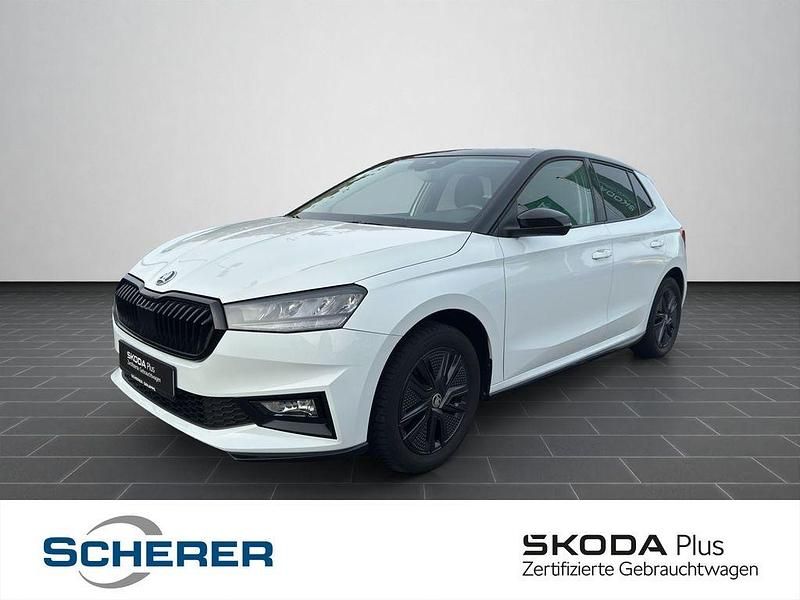 Weiß Gebraucht 2022 Skoda Fabia Style Limousine | 16.380 € (Fairer Preis) - Bild 1/4